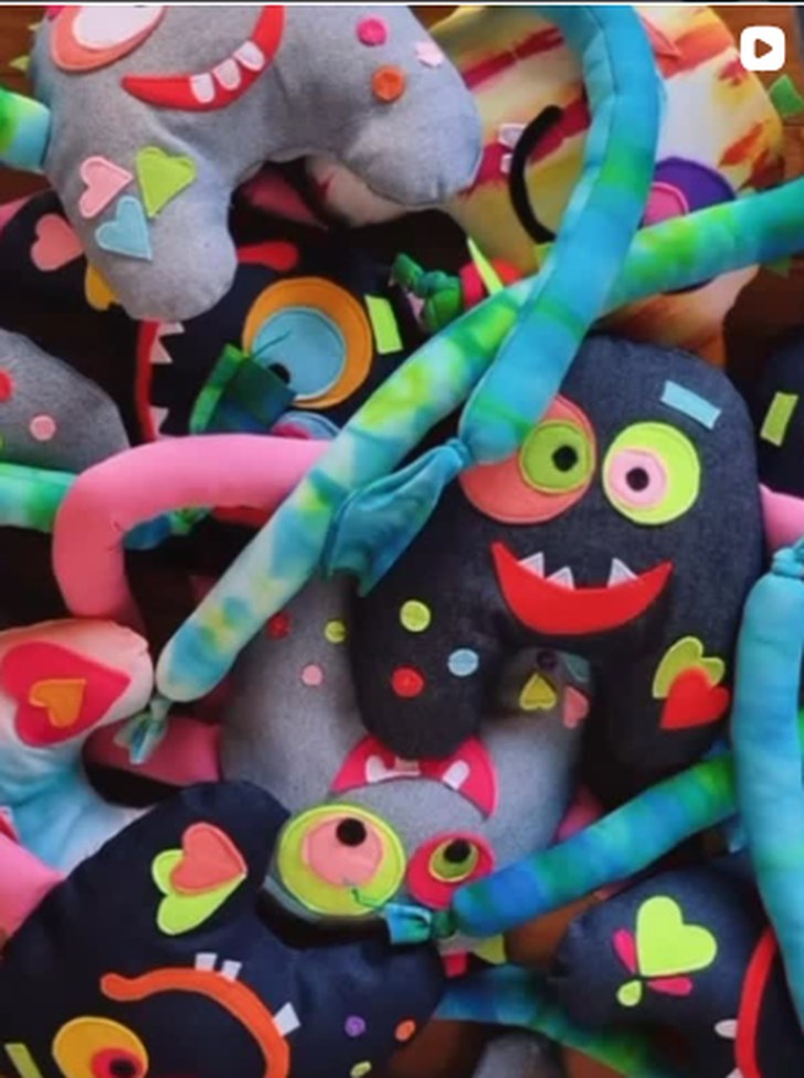 Colección de muñecos AMIZÓN de diferentes formas y colores